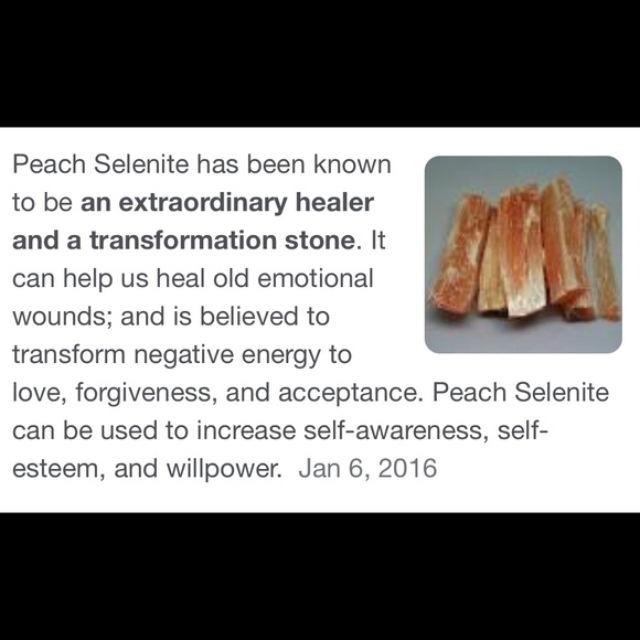Peach selenite heart crystal - Picture 4 of 5